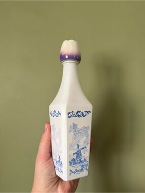🌷Vintage 1970’s Delft Vanderbilt Liquor Bottle🌷